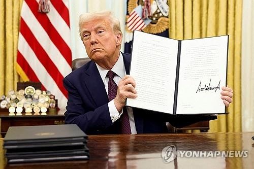 트럼프 "AI 경쟁 승리할 것…적국 알고리즘에 지배될 …