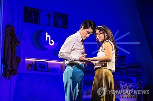 뮤지컬 '어쩌면 해피엔딩' 美서 백인 배우로 교체 두고…