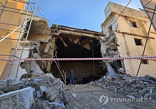 원주 아카데미극장 철거 반대 시민단체 회원 24명 전원 