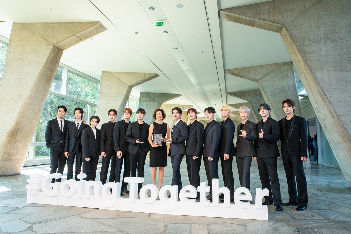 세븐틴, '세계 청년의 날' 맞아 유네스코에 3억5천만원 기부