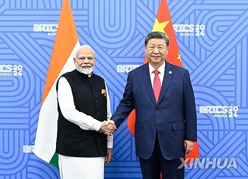 모디 인도 총리(사진 왼쪽)와 시진핑 중국 국가주석