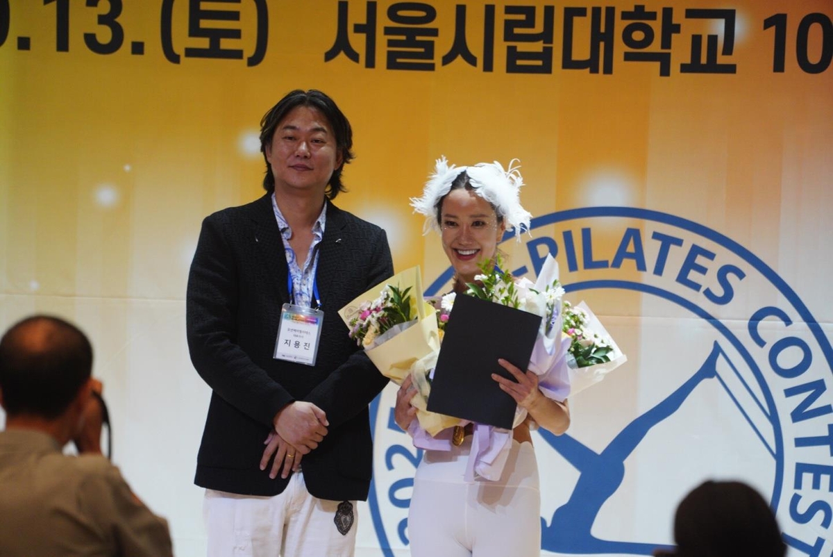 시니어 부문 동상을 받은 전진희(오른쪽)