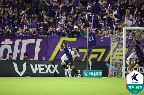 안양 유키치의 골 세리머니