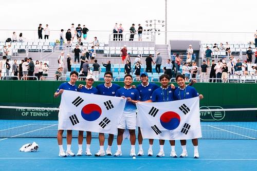 카자흐스탄을 꺾은 한국 남자 테니스 대표팀