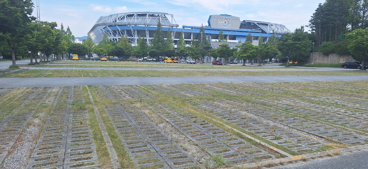 대전 월드컵경기장 주차요금 내린다…무료주차 10분→2시간