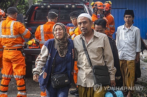 사고 현장 찾은 피해자 가족들