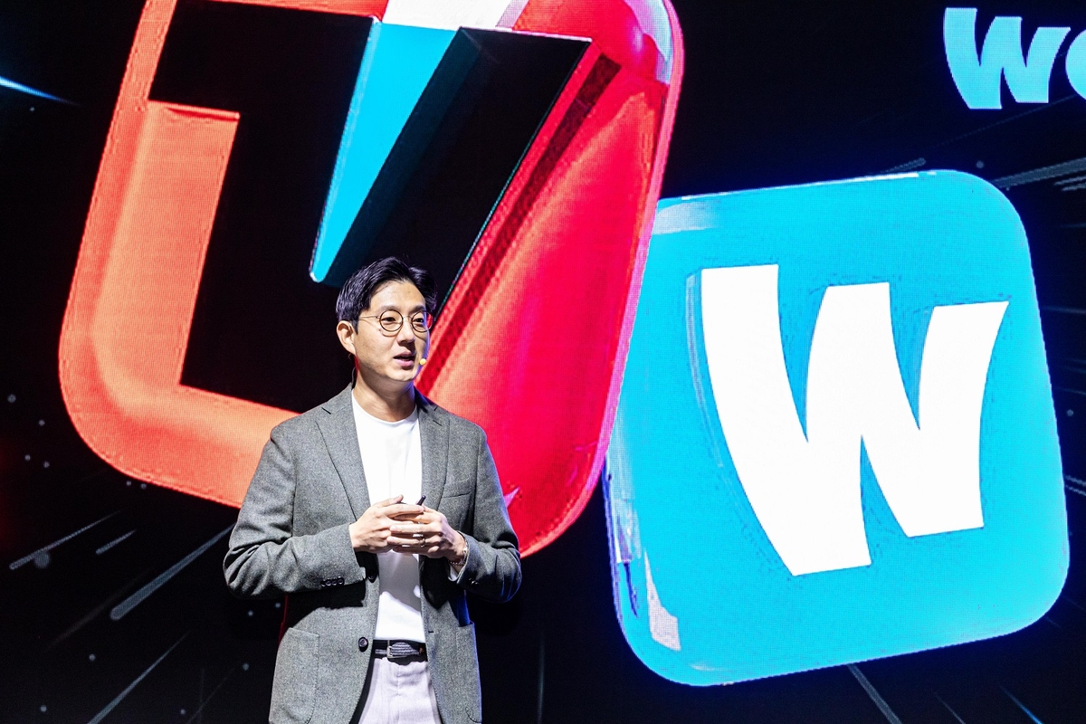 지난달 18~19일 서울 압구정 쿤스트할레에서 열린 '티빙x웨이브 뉴웨이브 2025' 행사에서 조성현 티빙 최고사업책임자(CBO)가 발표하고 있다.[티빙 제공. 재판매 및 DB 금지]