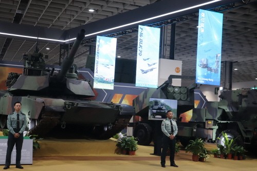 2025 대만 국제 항공우주 및 국방 산업 전시회에서 공개한 M1A2T 전차, 하이마스(왼쪽부터