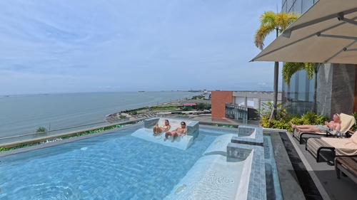 누스타 리조트 4층 인피니티 풀 [사진/성연재 기자]