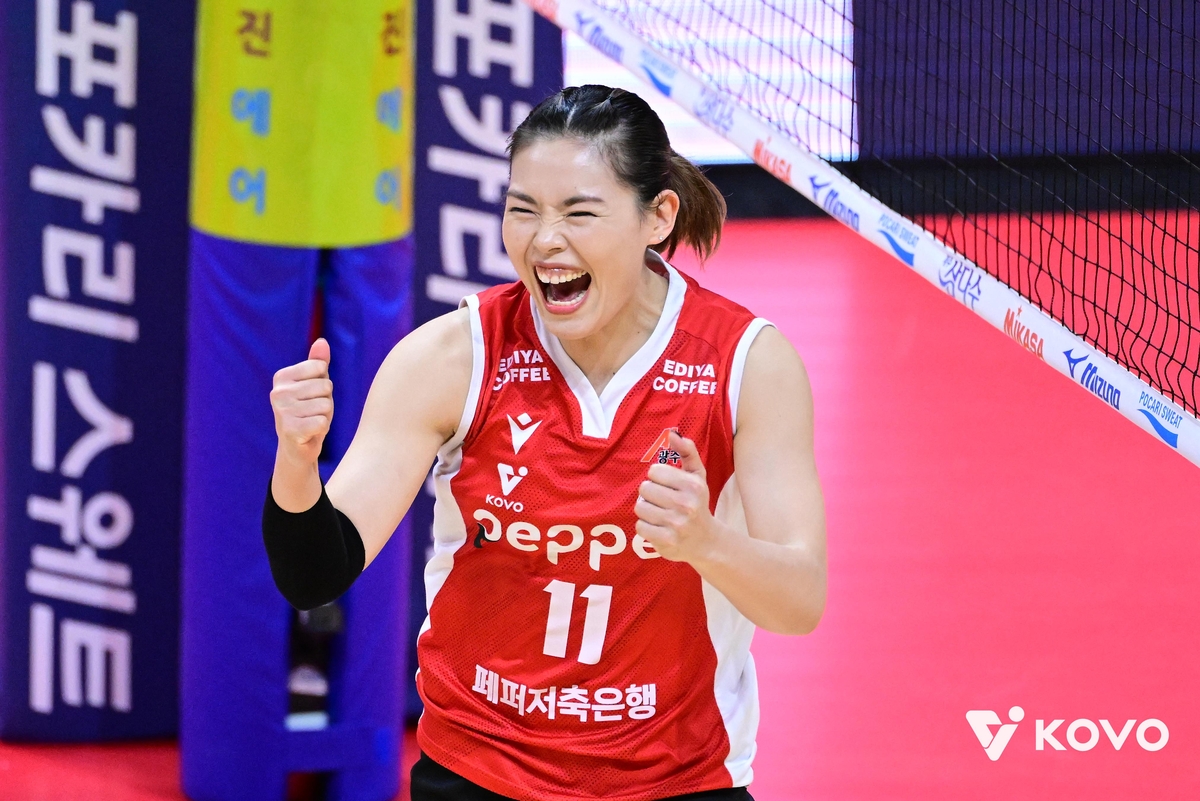 득점 후 기뻐하는 페퍼저축은행의 시마무라