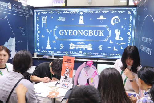 대만인의 성명을 한국 이름으로 적어주는 행사