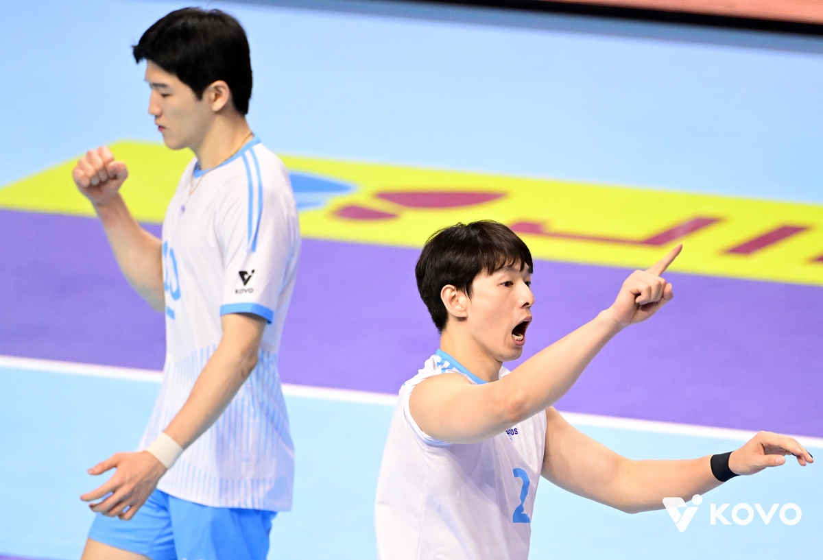 대한항공의 한선수(오른쪽)와 정지석