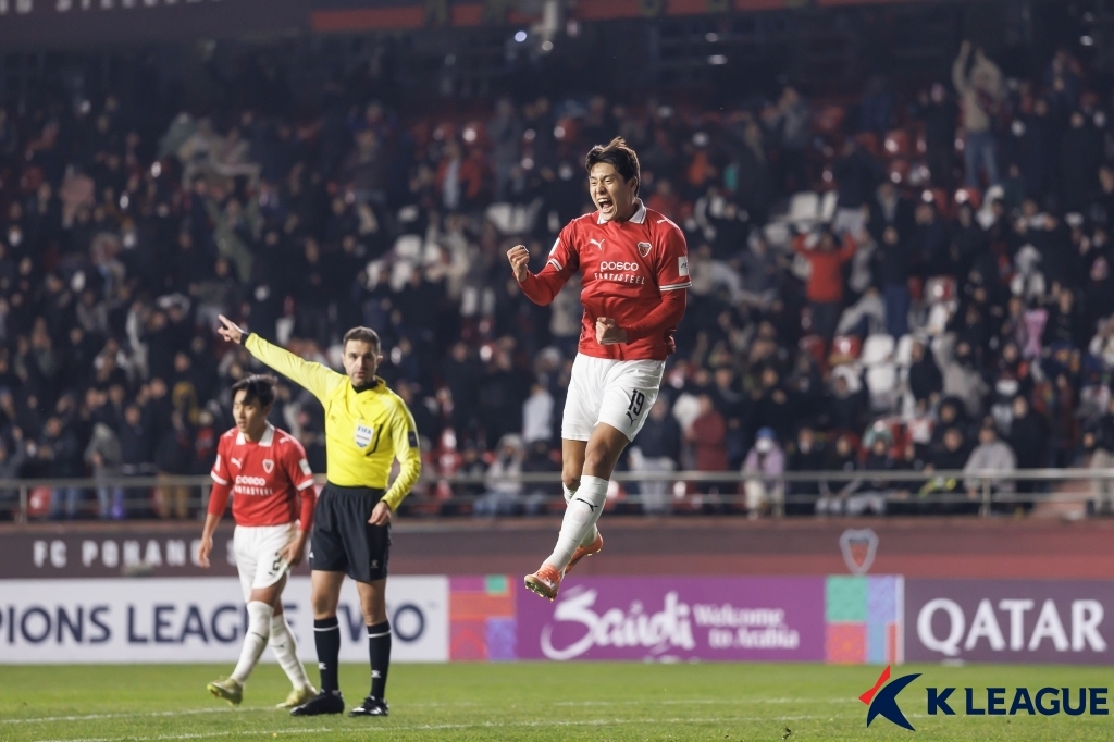 포항, 이호재 멀티골로 빠툼 2-0 완파…ACL2 16강 진출