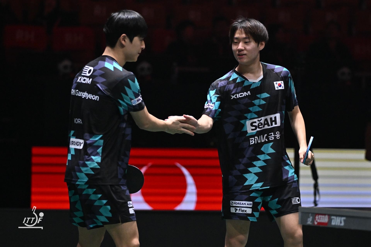 혼성단체 월드컵 남자복식에 나선 박강현(왼쪽)과 오준성