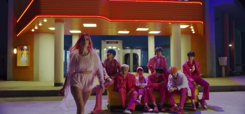 BTS lanza un videoclip promocional de la canción principal de su nuevo álbum en colaboración con Halsey