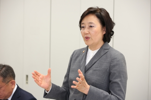 La ministra de las Pymes celebra el viaje a Kaesong de los empresarios surcoreanos