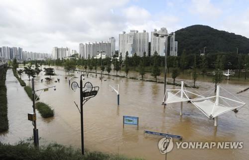 Las fuertes lluvias golpean Corea del Sur y provocan inundaciones repentinas dejando 4 muertos o desaparecidos