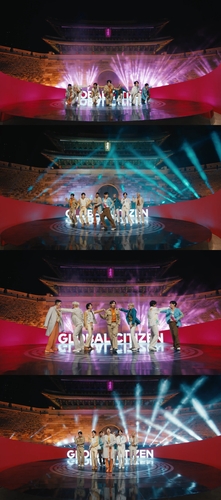 Esta imagen compilada, proporcionada por Big Hit Music, muestra a BTS actuando para el "Global Citizen Live", frente a la puerta de Sungnyemun, en Seúl. (Prohibida su reventa y archivo)