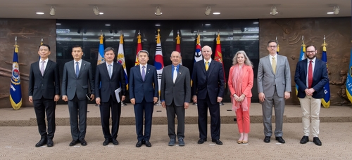 El ministro de Defensa surcoreano se reúne con una delegación visitante de un grupo de expertos de EE. UU.