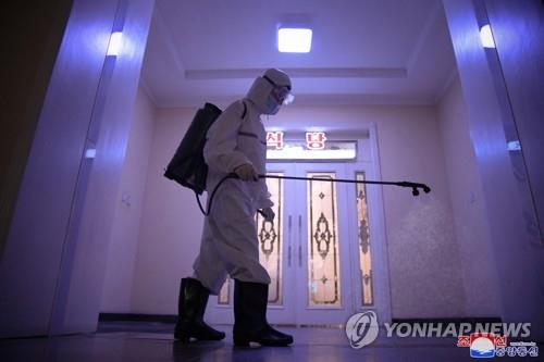 Los supuestos casos de coronavirus en Corea del Norte caen por debajo de 4.000