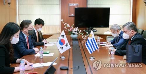Corea del Sur y Uruguay discuten la cooperación en el sector de la nueva industria energética