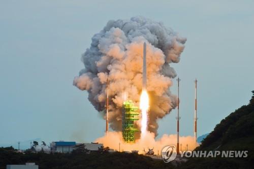 La foto, proporcionada por el Instituto de Investigación Aeroespacial de Corea del Sur, muestra el Nuri, el cohete espacial autóctono de Corea del Sur, despegando, el 25 de mayo de 2023, desde el Centro Espacial Naro, en Goheung, en la provincia de Jeolla del Sur. (Prohibida su reventa y archivo)