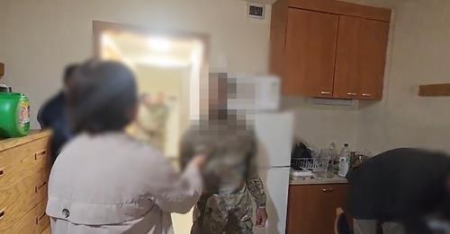 Se detiene a un soldado estadounidense y dos mujeres por tráfico de drogas