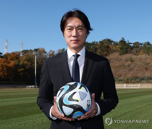 Hong Myung-bo es nombrado nuevo entrenador de la selección nacional de fútbol masculino