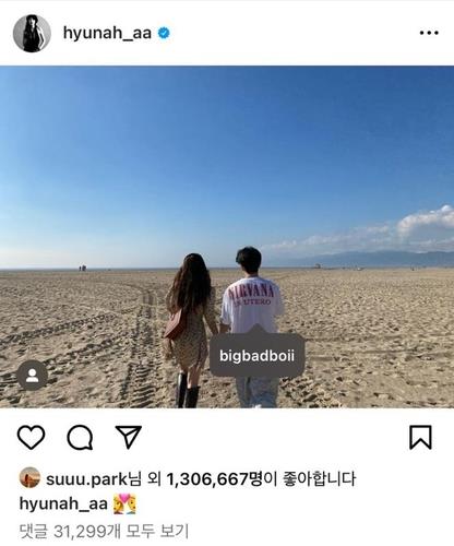 La captura, tomada de la cuenta de HyunA en Instagram, muestra a la pareja de HyunA y Yong Jun-hyung tomados de la mano. (Prohibida su reventa y archivo)