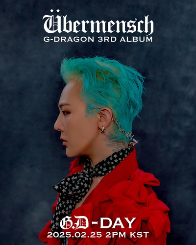 La imagen, sin fechar, proporcionada por Galaxy Corporation, muestra un póster promocional del tercer álbum de estudio como solista de G-Dragon, titulado "Ubermensch". (Prohibida su reventa y archivo)