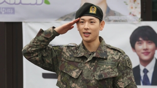 俳優イム・シワン　兵役終え除隊（３月２８日）
