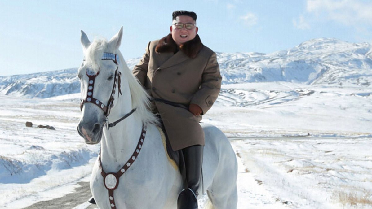El líder norcoreano sube al monte Paekdu a caballo y critica las sanciones de Estados Unidos