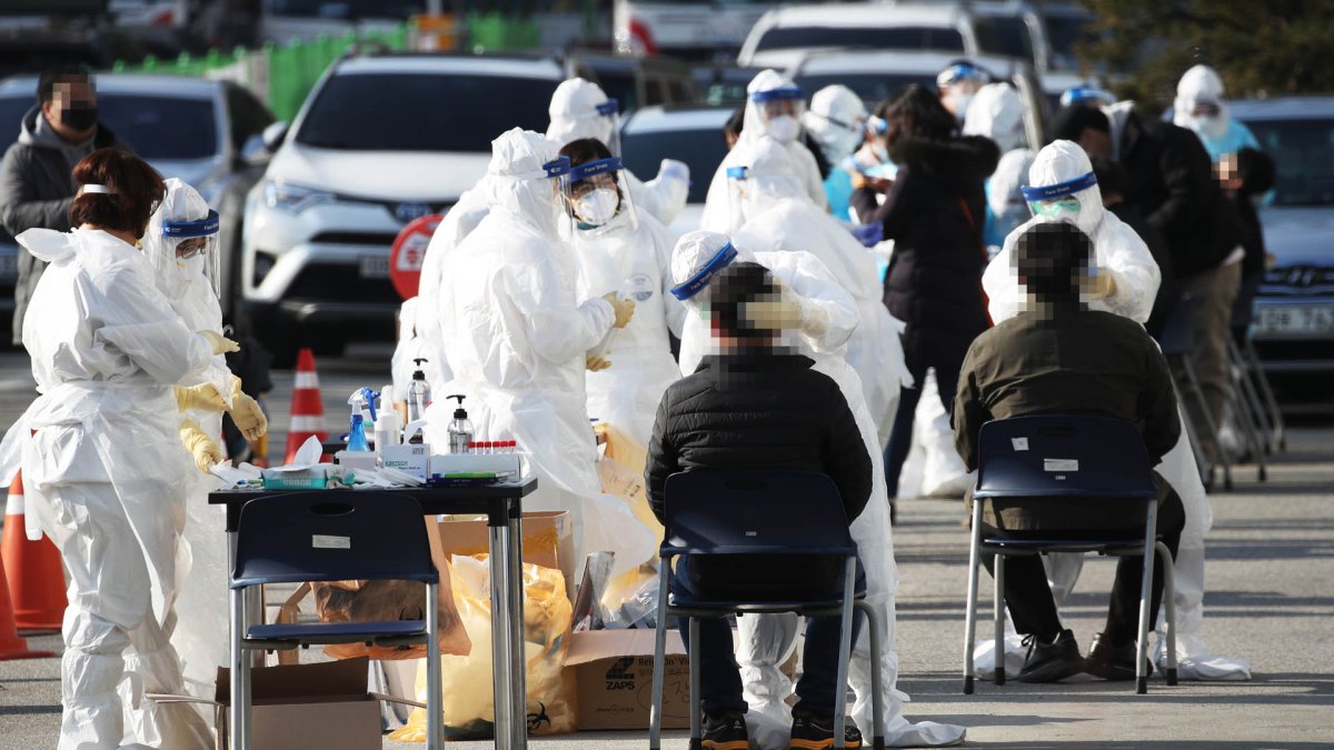 La tercera ola de la pandemia crece a medida que los casos nuevos de coronavirus alcanzan el nivel más alto en 8 meses con 583 casos