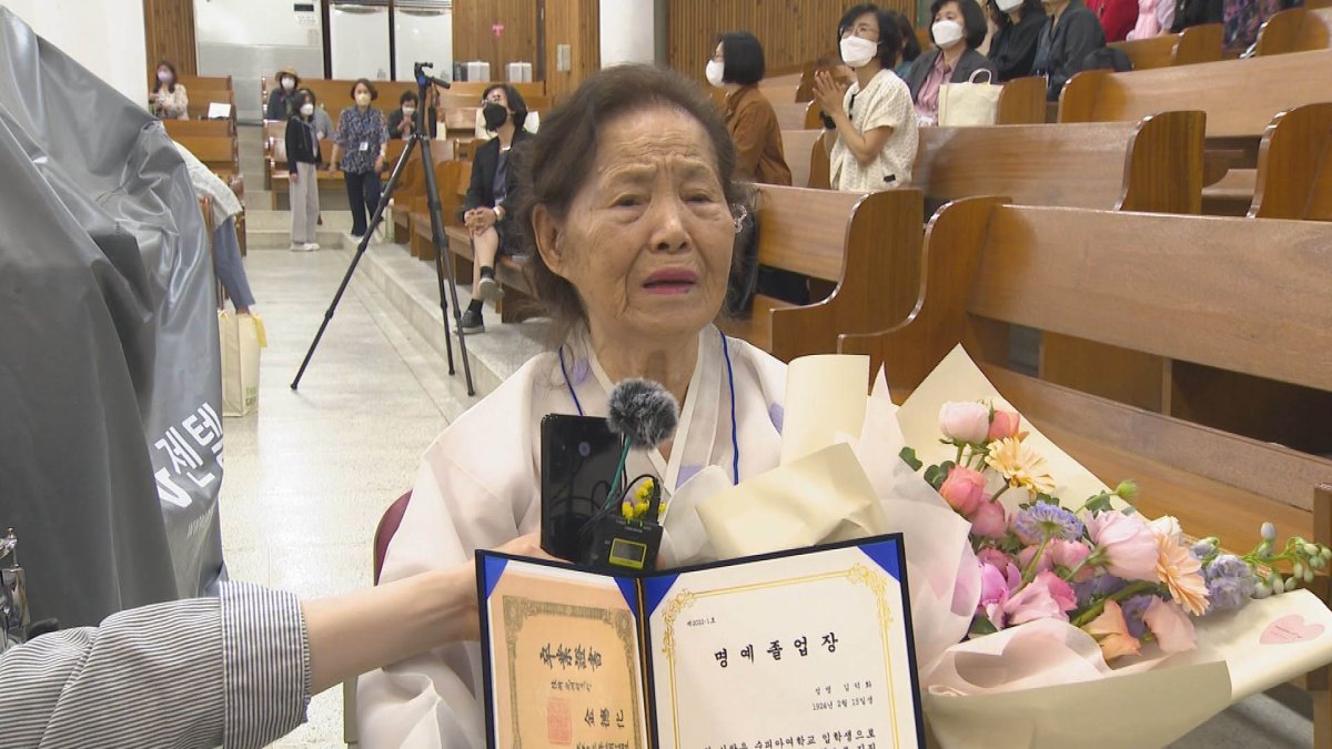 '신사참배 거부'로 폐교…99살 할머니, 85년만에 명예 졸업