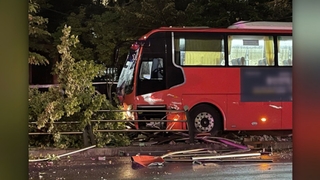 부천서 광역버스가 승용차·가로등 충돌…9명 중경상