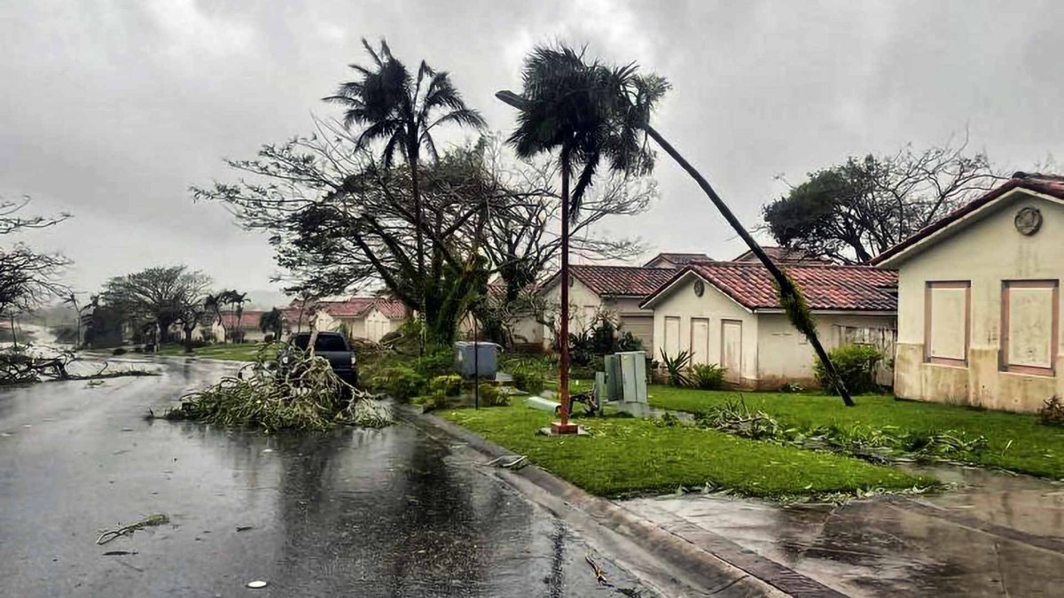 Quelque 3.000 touristes sud-coréens bloqués à Guam touché par un typhon