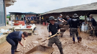 韓国軍　水害被災地に５６００人投入（７月１６日）