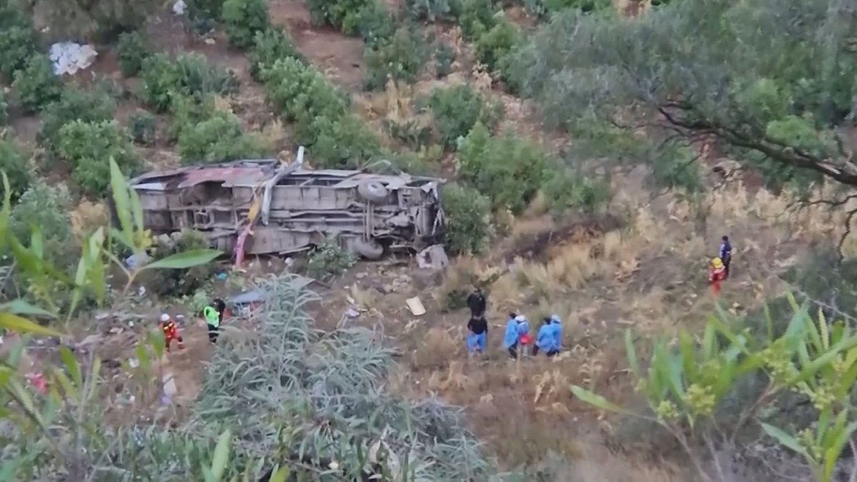 페루 산악지대서 버스 추락…"어린이 등 24명 사망"
