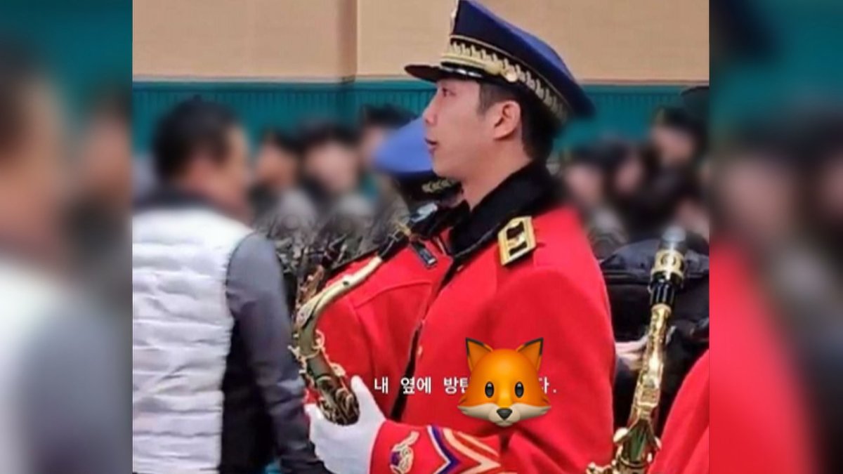 색소폰 든 방탄소년단 RM…군악대 복무 근황 화제