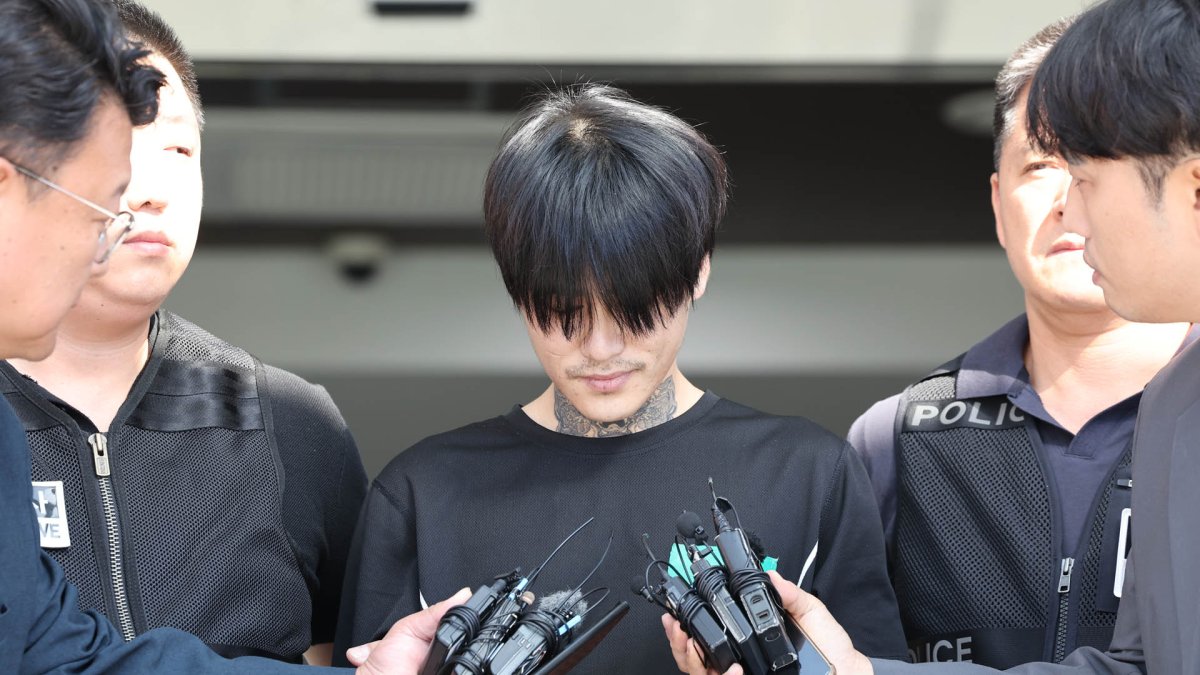 순천 묻지 마 살해범 박대성…송치되며 또 웃었다 | 연합뉴스