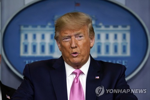 트럼프, 한국 등 여행·입국제한 조치 질문에 "적기 아니다"