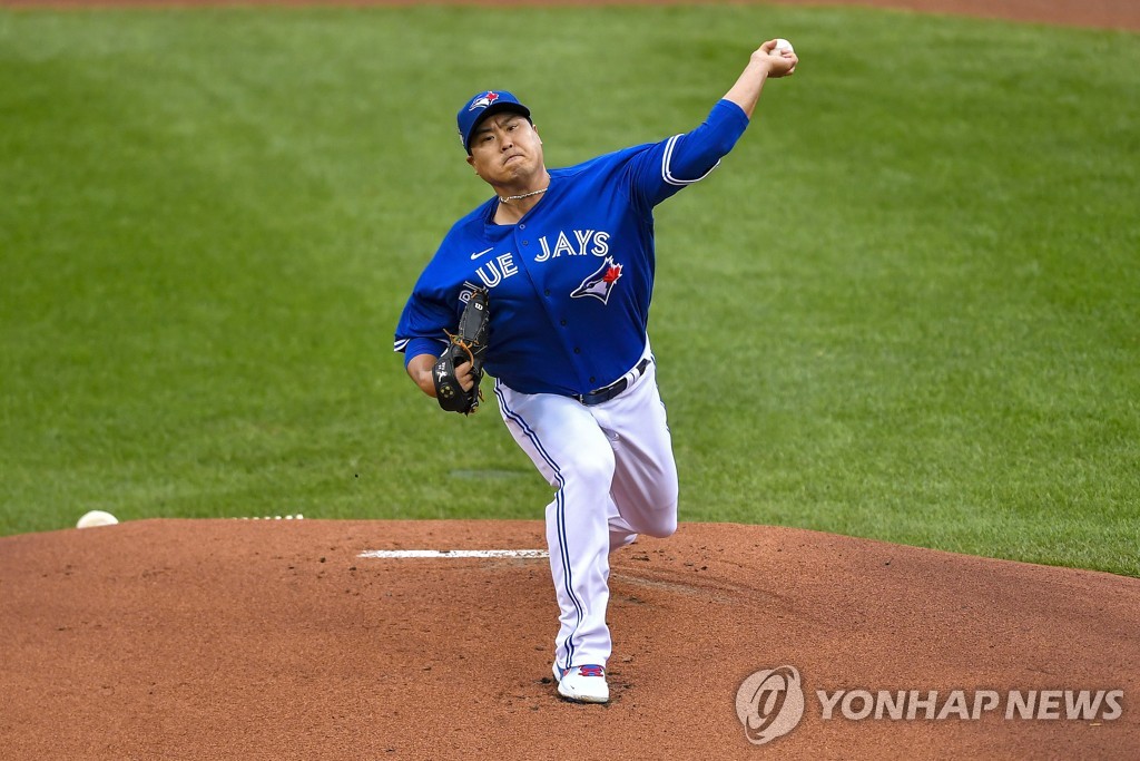In this Associated Press file photo from Aug. 28, 2020, Ryu Hyun-jin of the Toronto Blue Jays pitches against the Baltimore Orioles in the top of the first inning of a Major League Baseball regular season game at Sahlen Field in Buffalo, New York. (Yonhap)