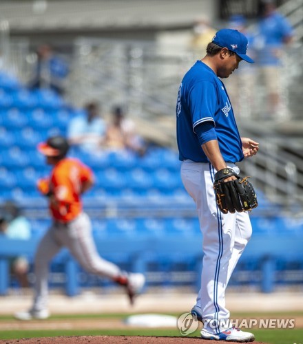 Blue Jays' Ryu Hyun-jin leaves S. Korea for spring training in