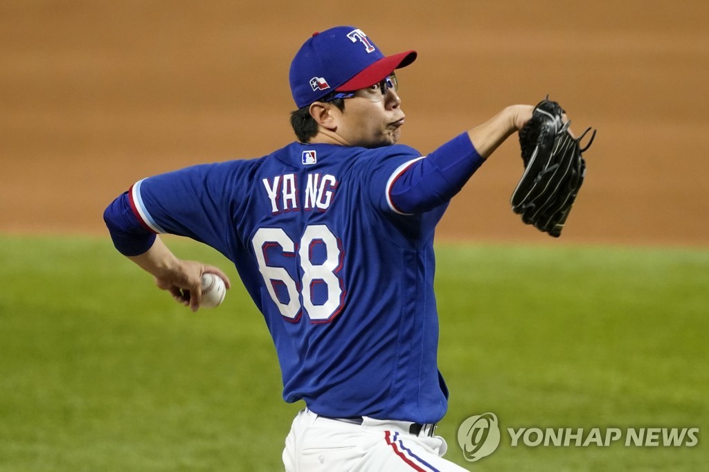 Texas Rangers Hyeon-jong Yang Red Replica Youth Hyeon-Jong