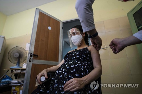 자국산 백신에 의존하던 쿠바, 중국 코로나 백신 접종도 시작