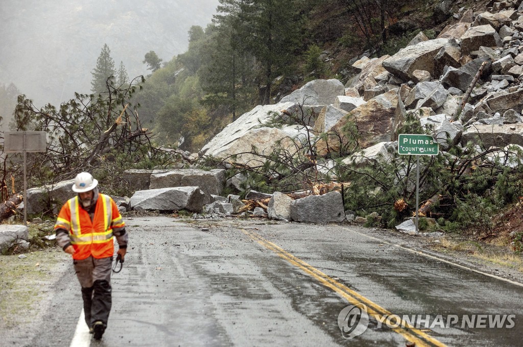 ′산사태·도로 침수′…미 북부 캘리포니아 폭풍우 몰아쳐