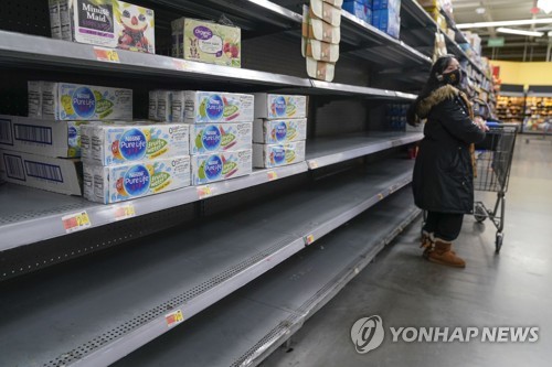 '텅 빈 식료품점'…미, 오미크론 인력난에 공급망 타격. [AP 연합뉴스 자료사진. 재판매 및 DB 금지]
