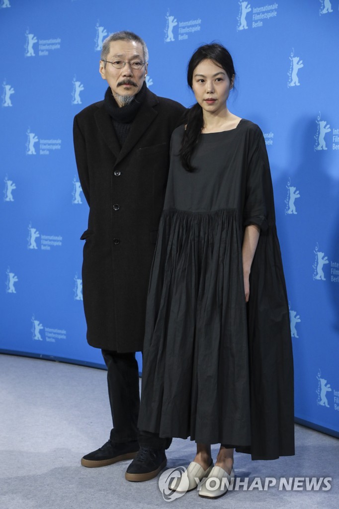 In this AP Photo, South Korean director Hong Sang-soo (L) and Kim Min-hee of "The Novelist's Film" pose for photographers at photo-call during the International Film Festival Berlin in Berlin, Germany, on Feb. 16, 2022. (Yonhap)