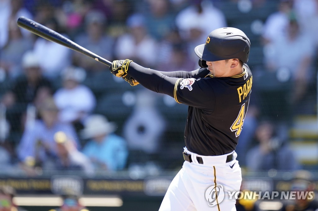 In this Associated Press file photo from March 29, 2022, Park Hoy-jun of the Pittsburgh Pirates hits a solo home run against the Boston Red Sox during the bottom of the second inning of a Major League Baseball spring training game at LECOM Park in Bradenton, Florida. (Yonhap)