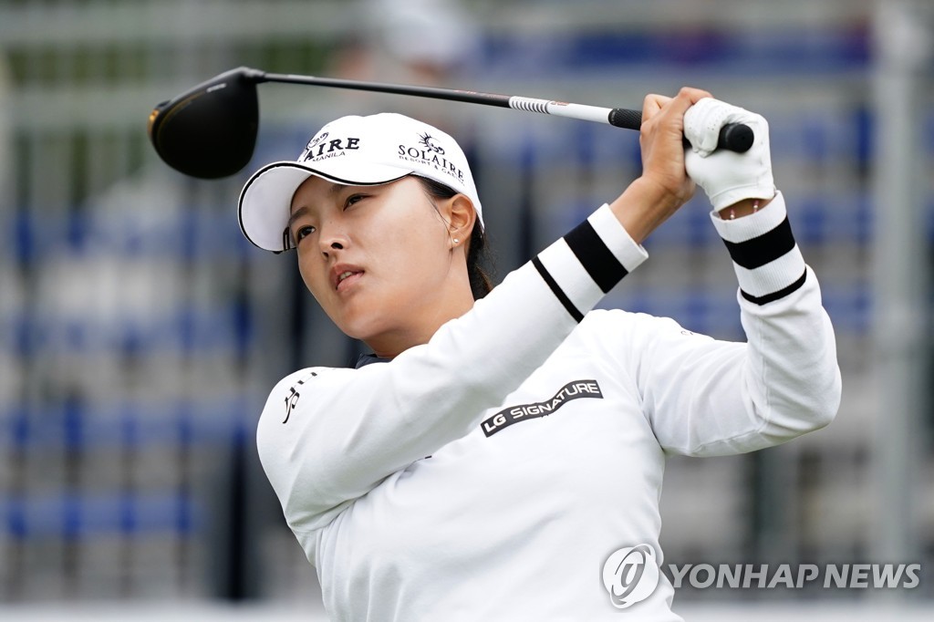 In this Associated Press file photo from June 12, 2022, Ko Jin-young of South Korea watches her drive from the first tee during the final round of the ShopRite LPGA Classic at the Seaview Golf Club's Bay Course in Galloway, New Jersey. (Yonhap)